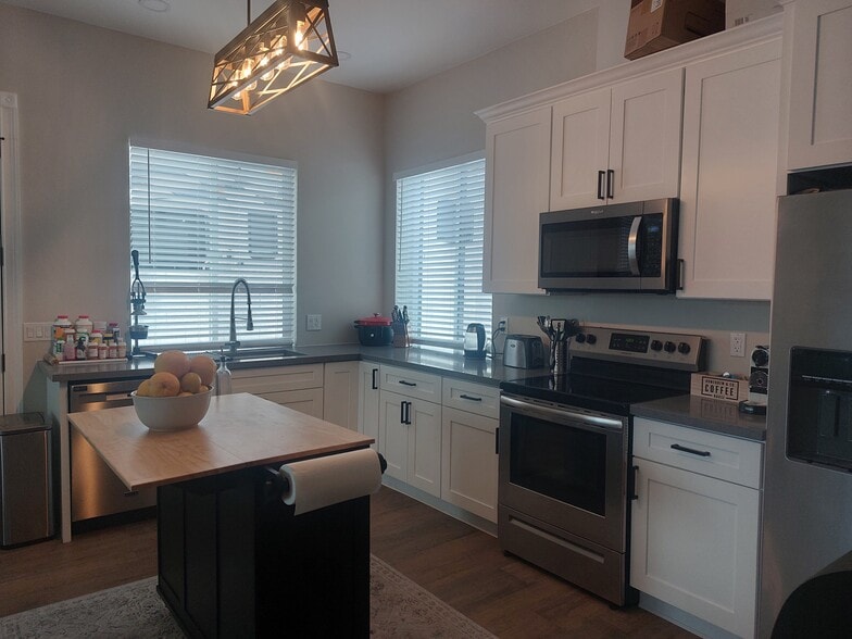 Building Photo - 8879 E Friess Dr