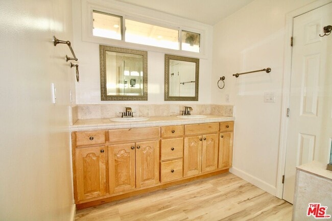 Building Photo - 7610 Kelvin Ave