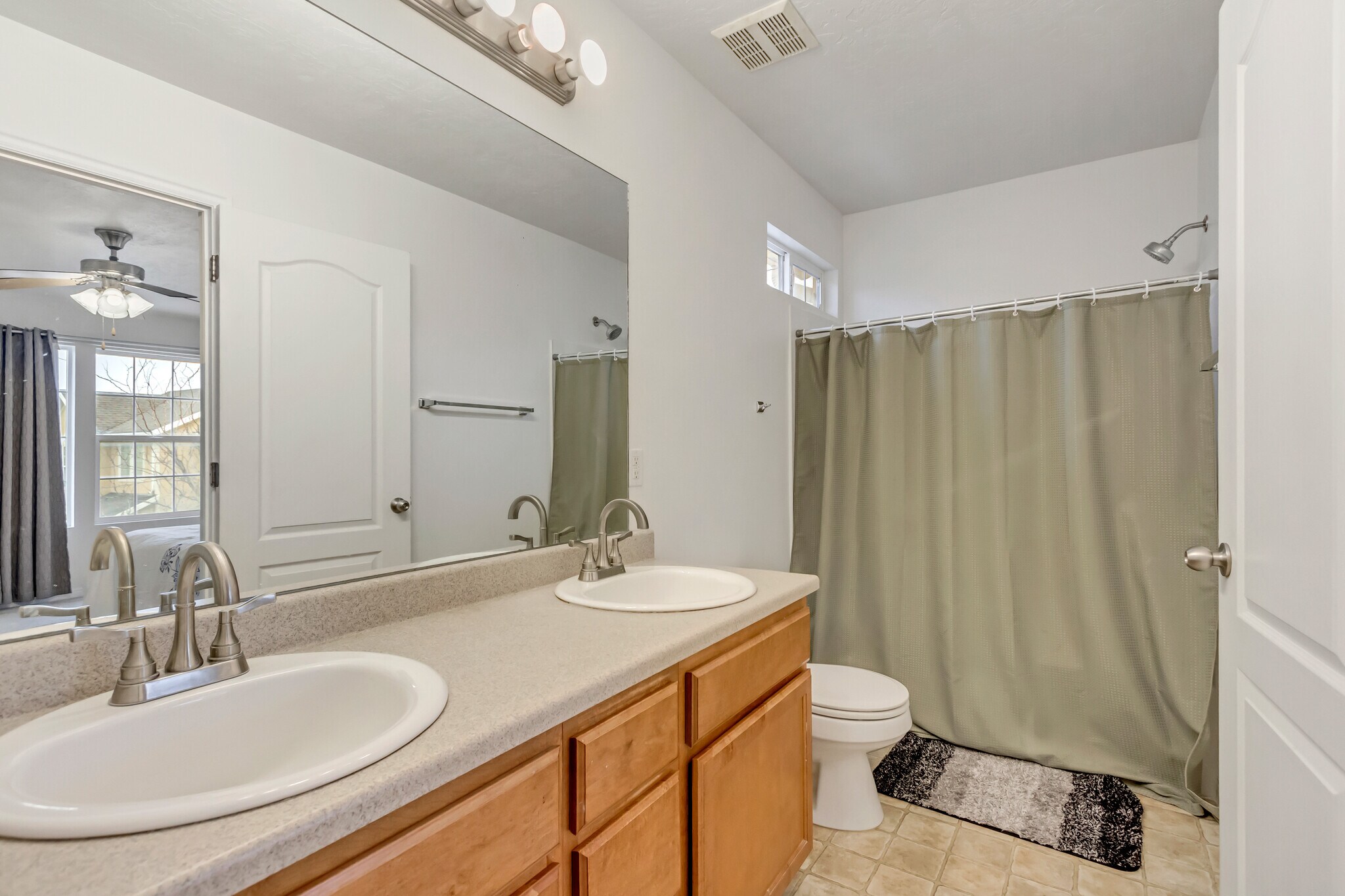 Building Photo - 7611 S Yellowwood Ln