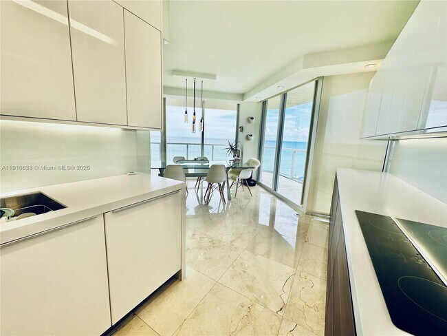 Building Photo - 7330 Ocean Terrace