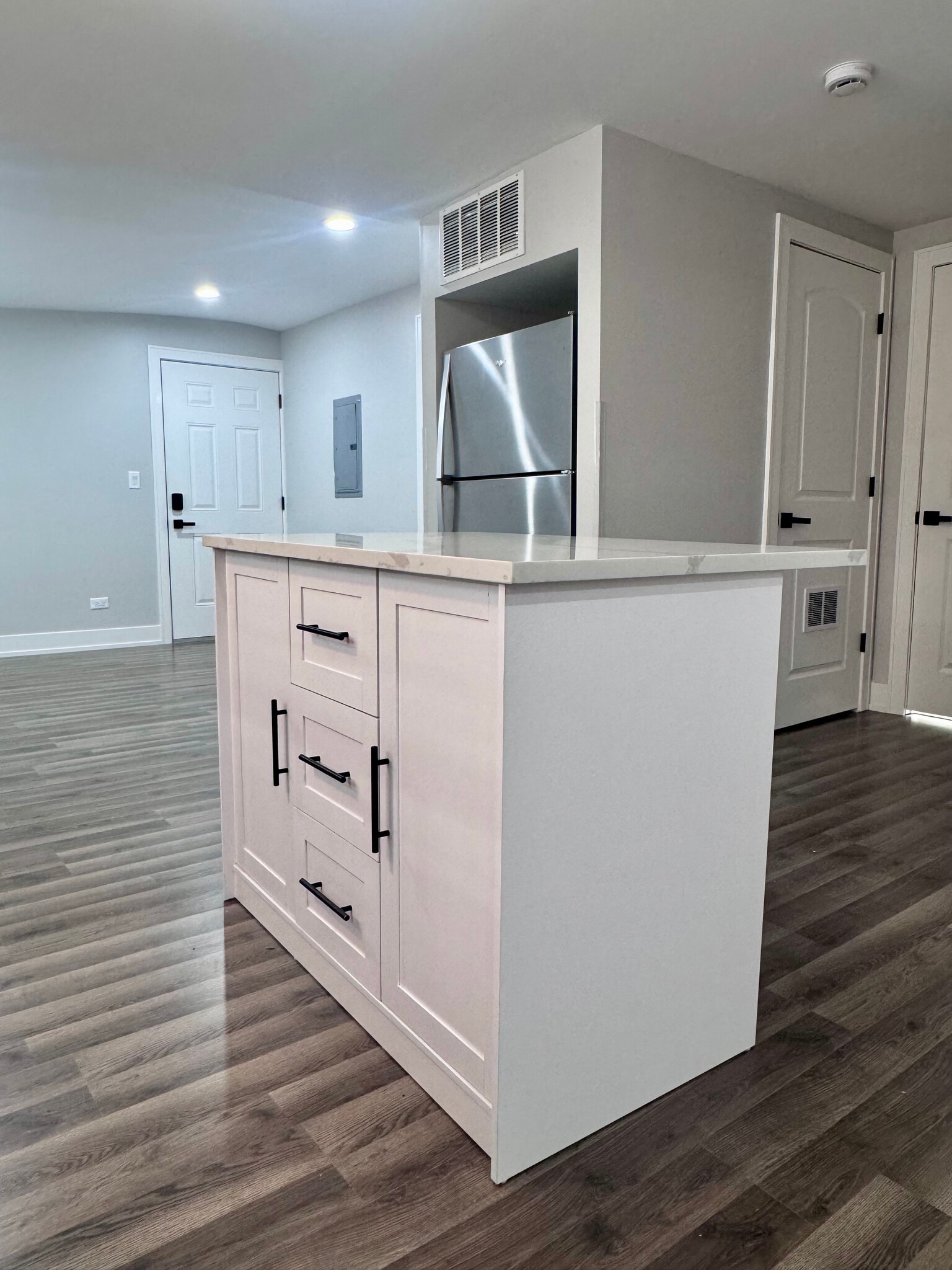 Kitchen Island - 4909 W Wellington Ave
