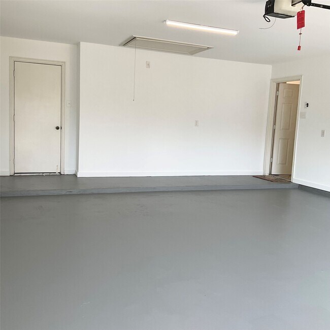 Building Photo - 6 Dragon Hill Pl