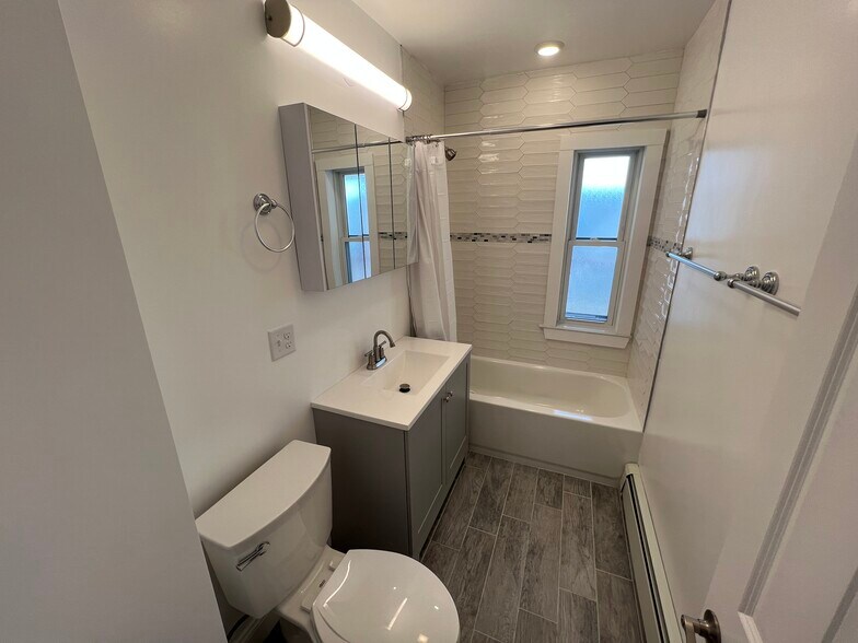 Building Photo - 2 Gilson Ter