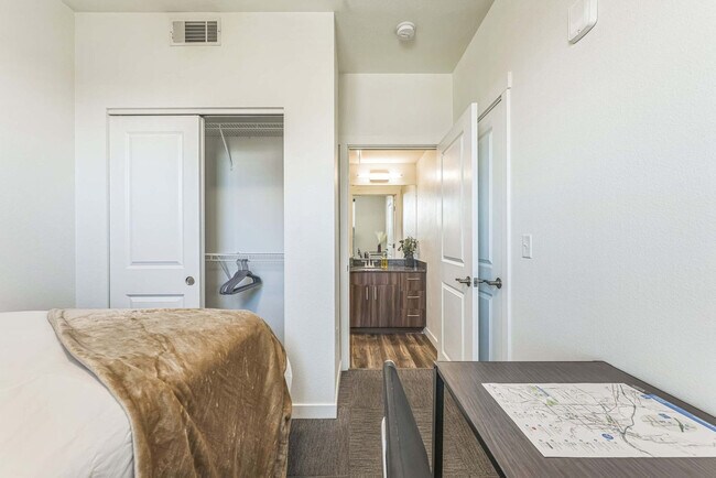 Building Photo - 305 E Front St