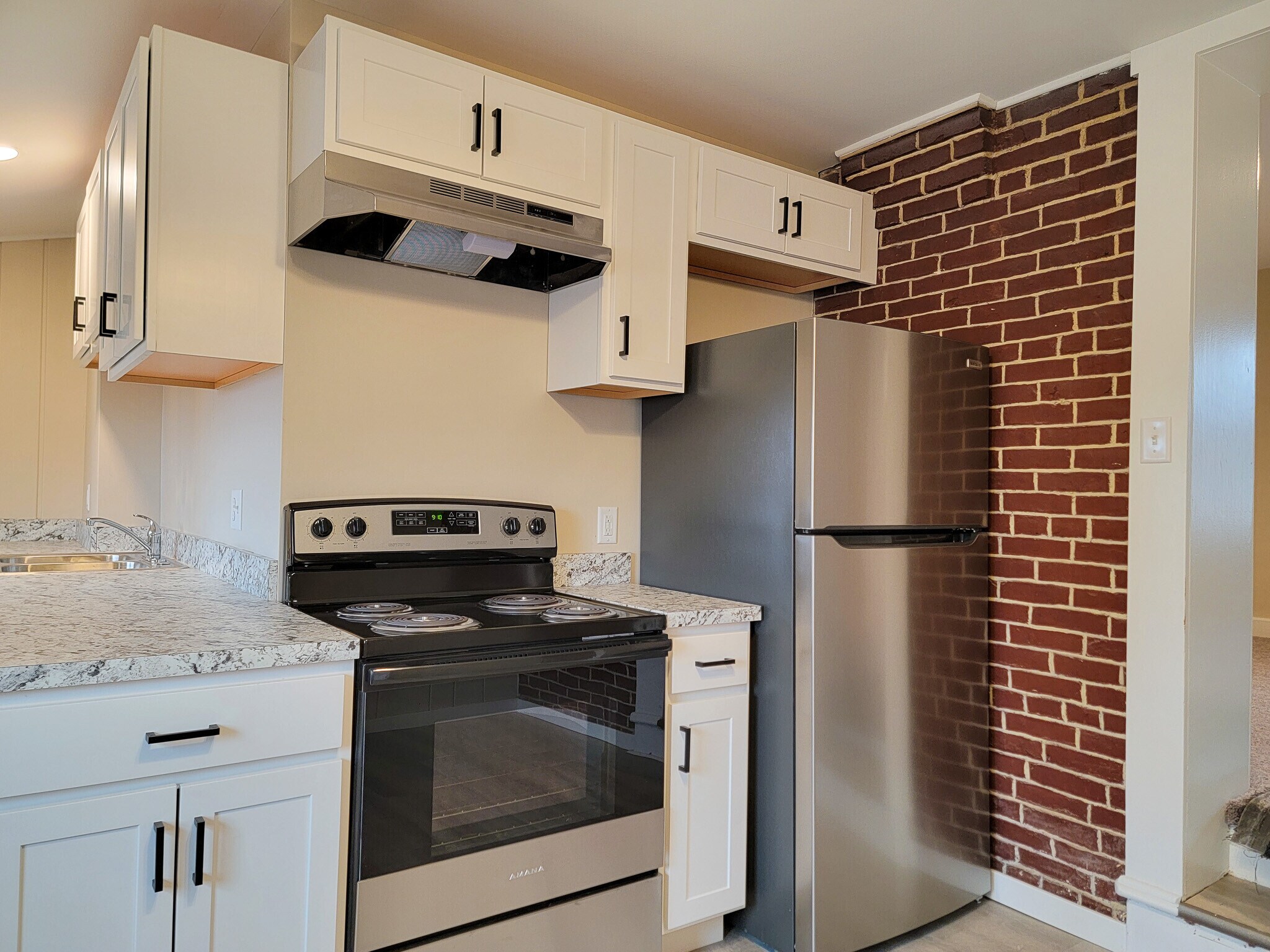 Building Photo - 317 W Main St