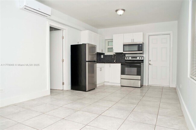 Primary Photo - 12322 NE 6th Ave