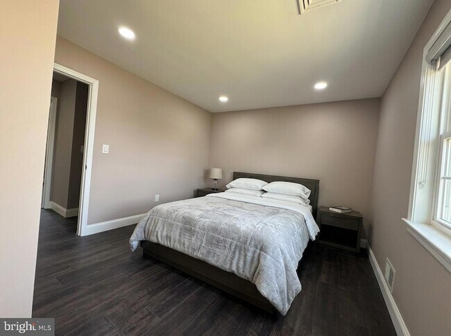 Building Photo - 53 N Post Rd