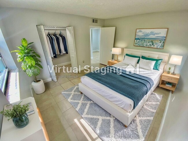 Building Photo - 400 NE 1st St