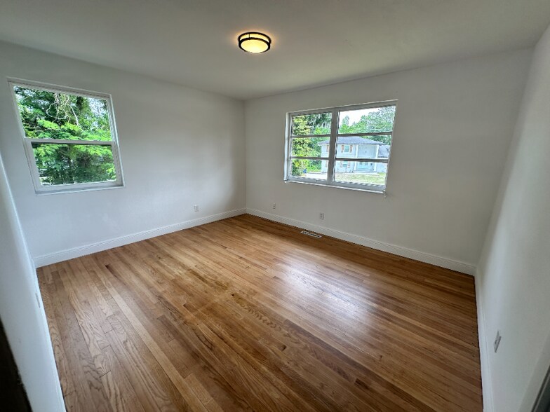 Building Photo - 1118 Brookmont Ave E