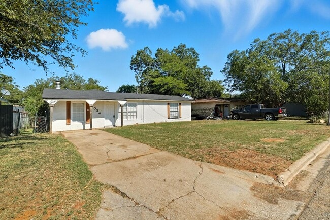 Primary Photo - 2034 Collins Ave