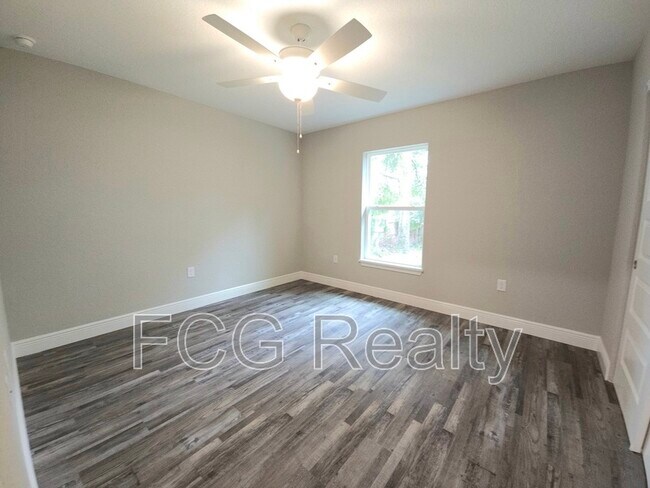 Building Photo - 36 Hemlock Radial Cir