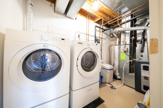 Building Photo - 6045 Covington Terrace