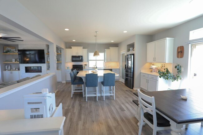 Building Photo - 3 Bedroom Newer Construction Home in Banni...
