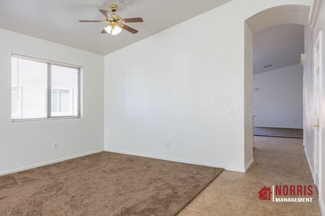 Building Photo - Great Home Located minutes from Freeway