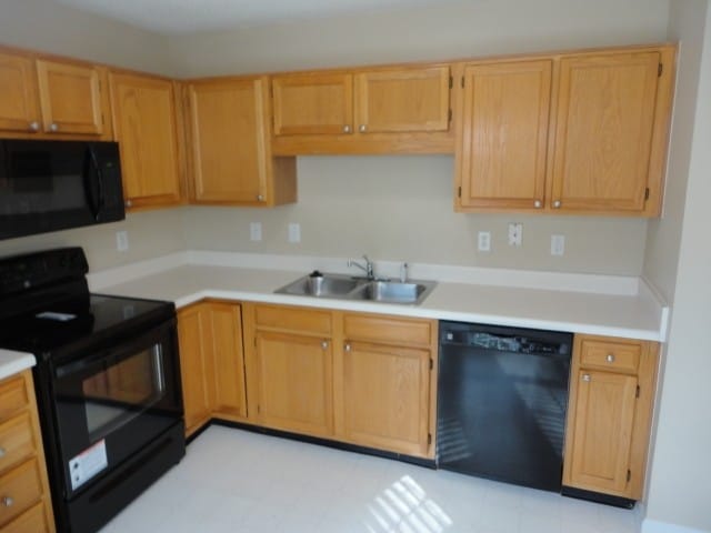 Building Photo - 705 Cattail Cir