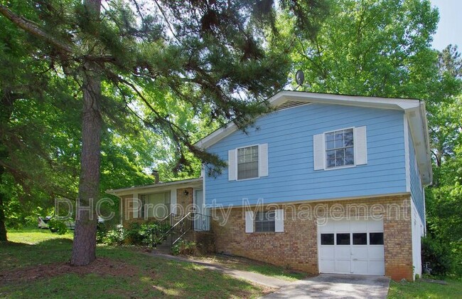 Primary Photo - 210 Creekwood Ln