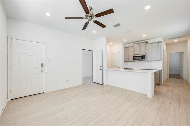 Building Photo - 14605 Little Water Dr