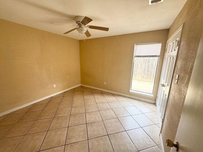 Building Photo - 3/2 Ready to Rent ASAP!