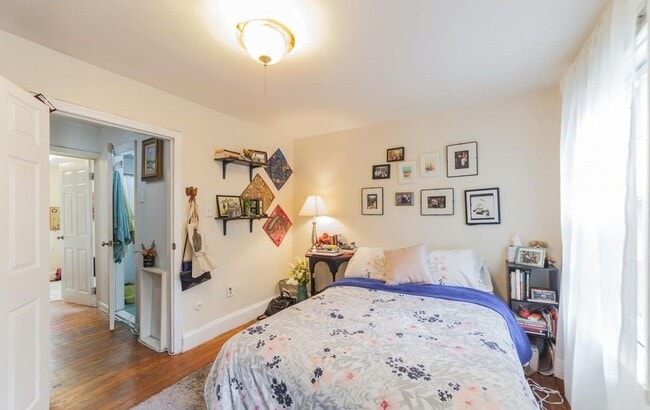Building Photo - Gorgeous 3-Bedroom Townhouse in Washington Square West! Available mid-July!