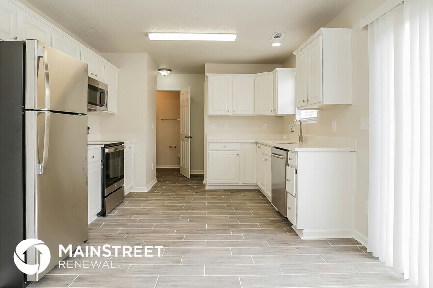 Building Photo - 2304 Lannigan Dr