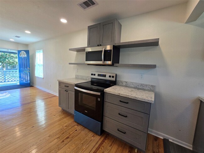 Building Photo - 914 Avenue K