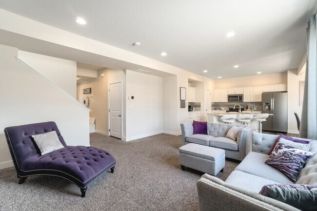 Building Photo - New and Modern Home