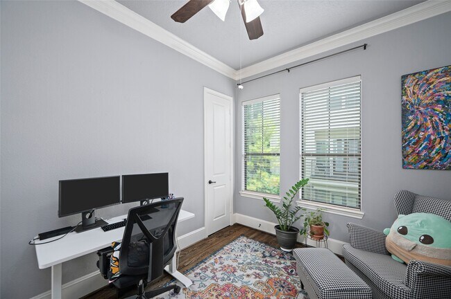 Building Photo - 1114 W 25th St