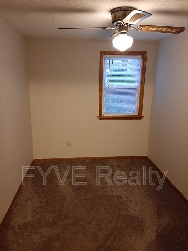 Building Photo - 1222 E 340th St