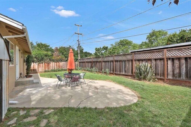 Building Photo - 467 Chestnut Ave