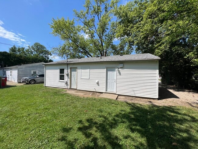 Building Photo - 1917 Southwood Dr