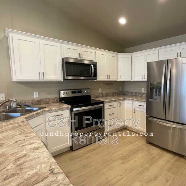 Building Photo - 1417 Columbine Dr