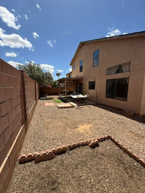 Building Photo - FOR RENT