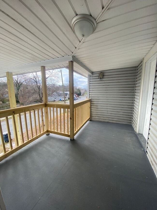 Building Photo - Spacious Single Family home