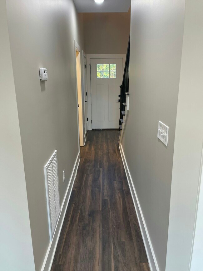 Building Photo - 128 Sitz Dr