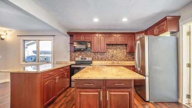 Building Photo - 41760 Wayside Dr