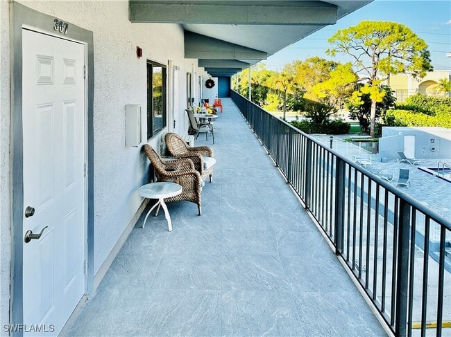 Building Photo - 826 Wiggins Pass Rd