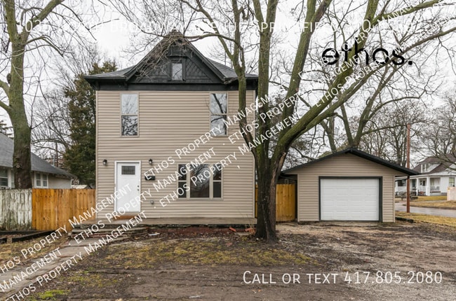 Primary Photo - 1035 N Broadway Ave