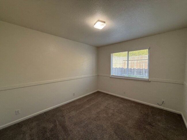 Building Photo - Rolling Hills Single Story Home Includes A...