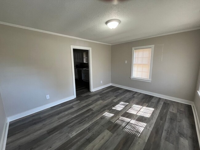 Building Photo - Charming 2 Bedroom / 1 Bath Home in Joelto...