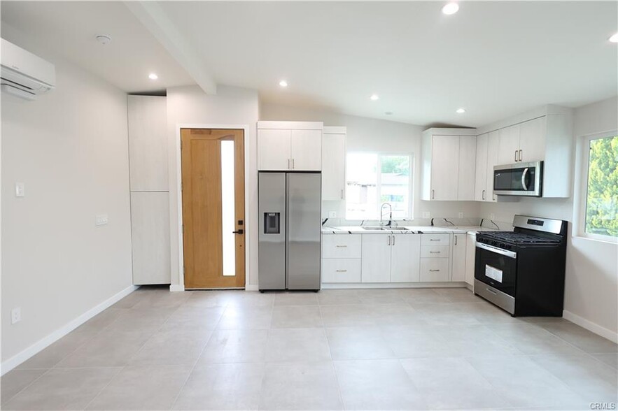 Building Photo - 10346 Mather Ave
