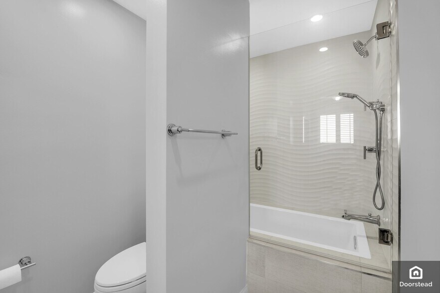 Building Photo - 535 S Orange Grove Blvd