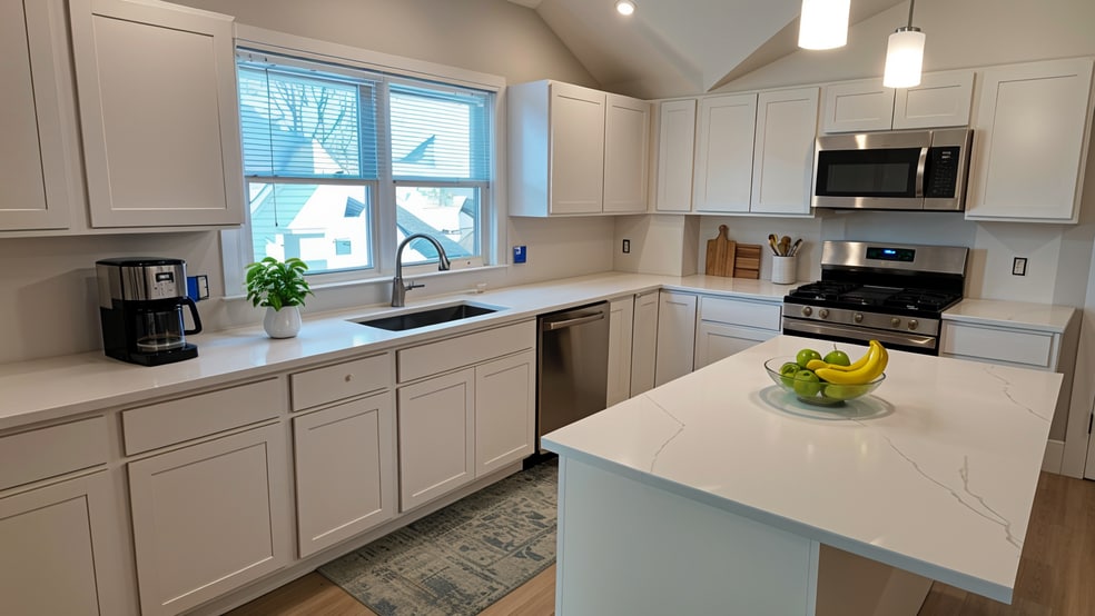 Building Photo - 28 Brooks St