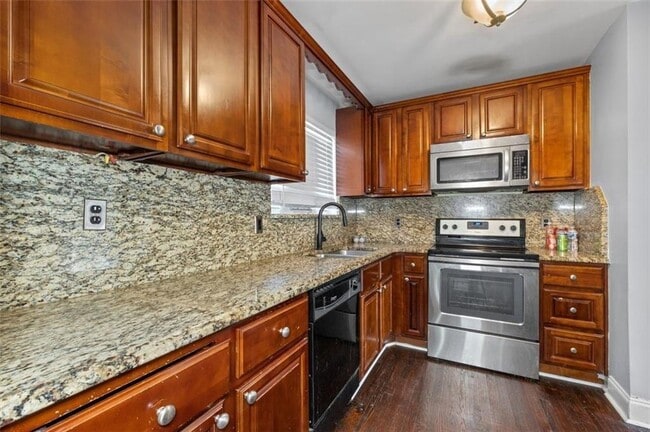 Building Photo - 5667 Kingsport Dr