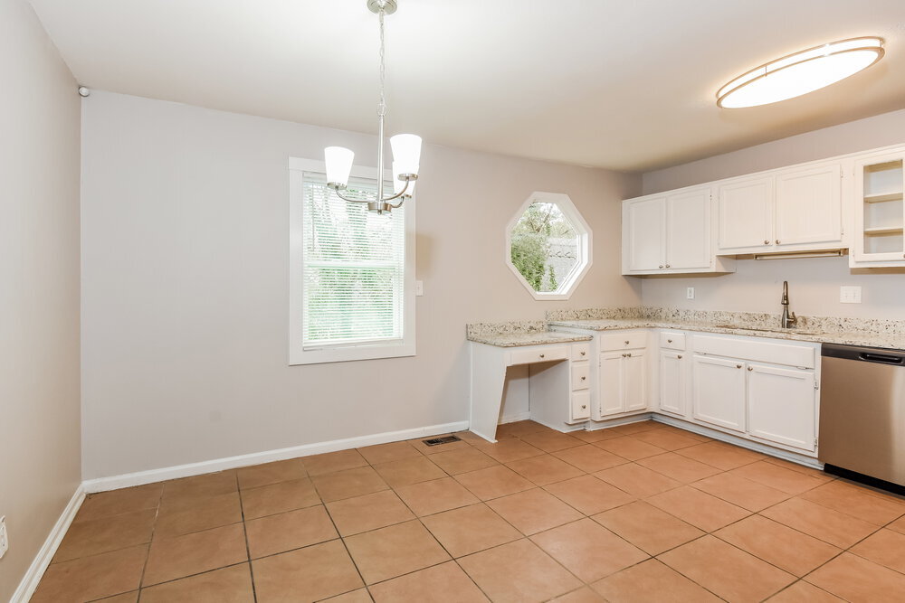 Building Photo - 221 Clydesdale Ln SE