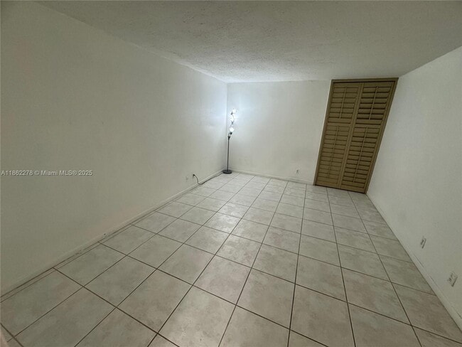 Building Photo - 1350 River Reach Dr