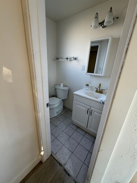 Building Photo - 12136 Hatteras St