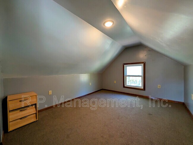 Building Photo - 398 N Herschel St