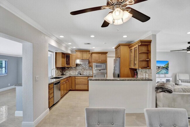 Building Photo - 2600 NE 52nd Ct