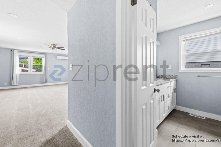 Building Photo - 965 W Ocean View Ave