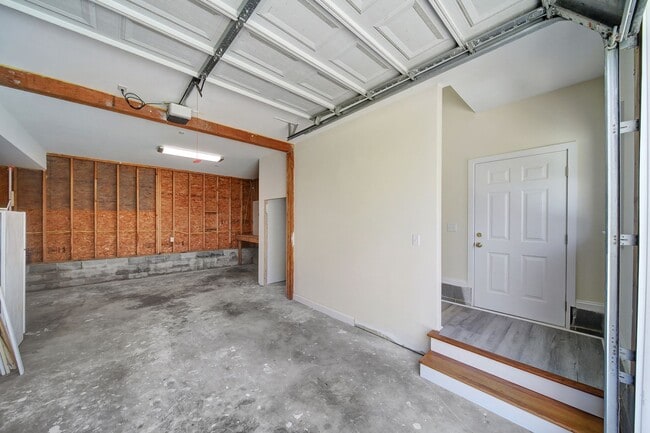 Building Photo - Unique Single Family Home in Matthews!